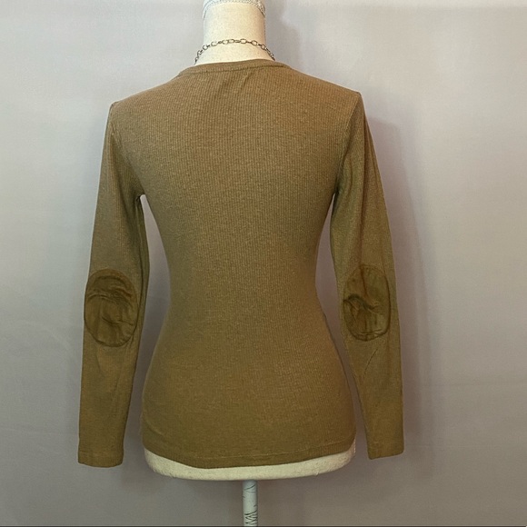 Tops/T-Shirts/Tanks👚 - 2 for $15 or 3 for $20 (Mix & Match) - Picture 2 of 5